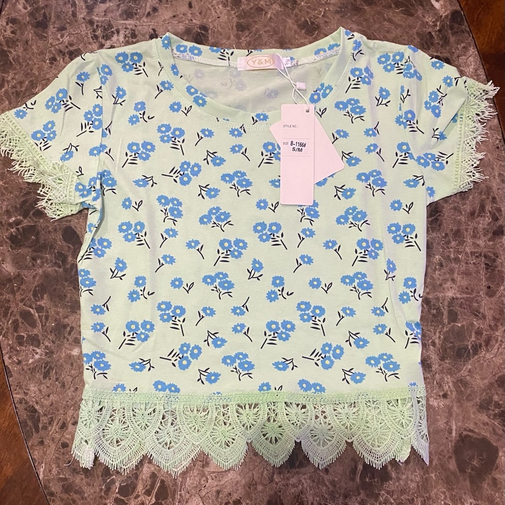 Small Beautiful Crop Top. New